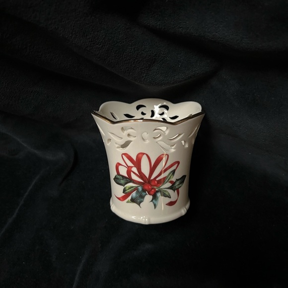 Lenox Home Collection “Winter Greetings” Votive Holder. - Picture 5 of 7